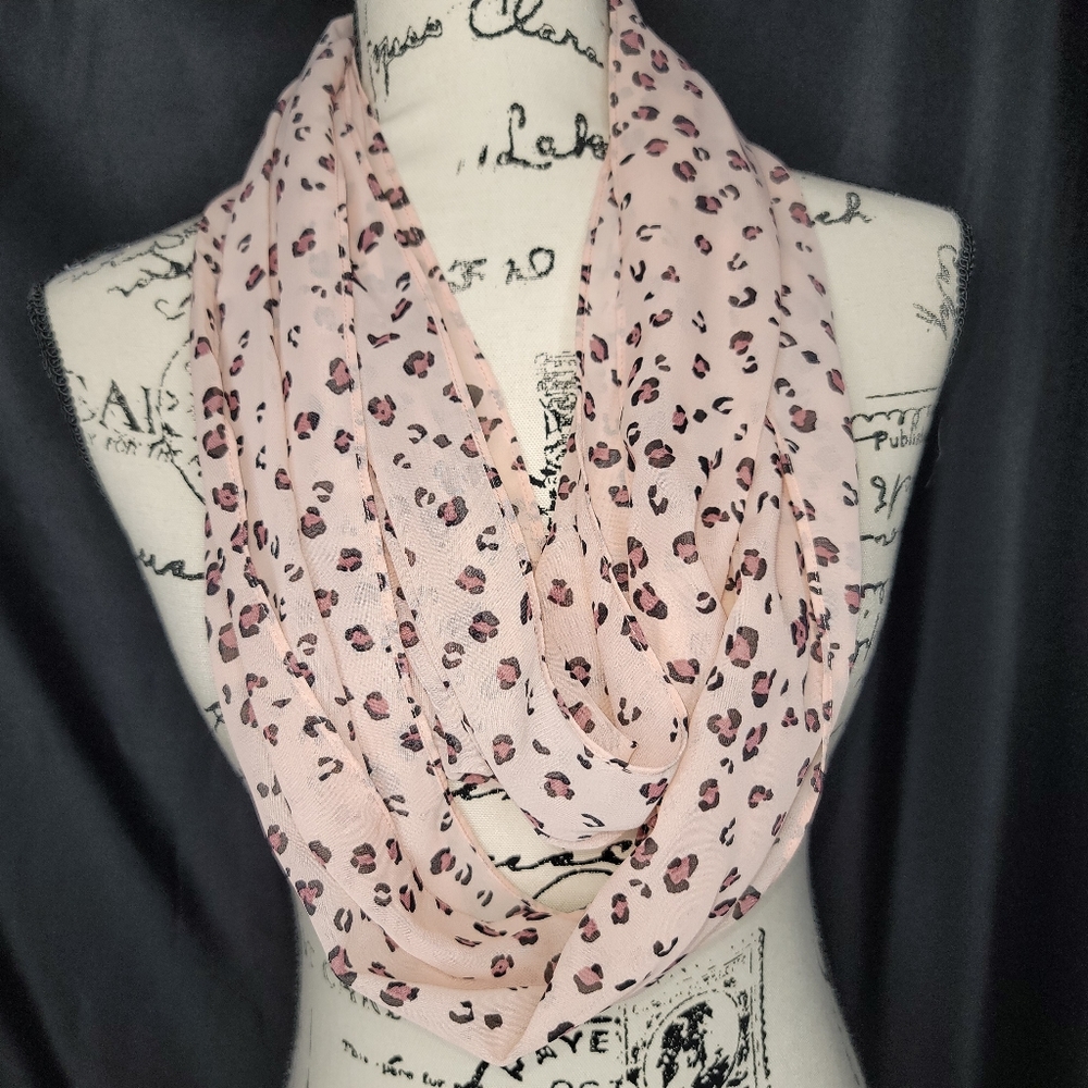 Leopard Print Scarf - Picture 3 of 8